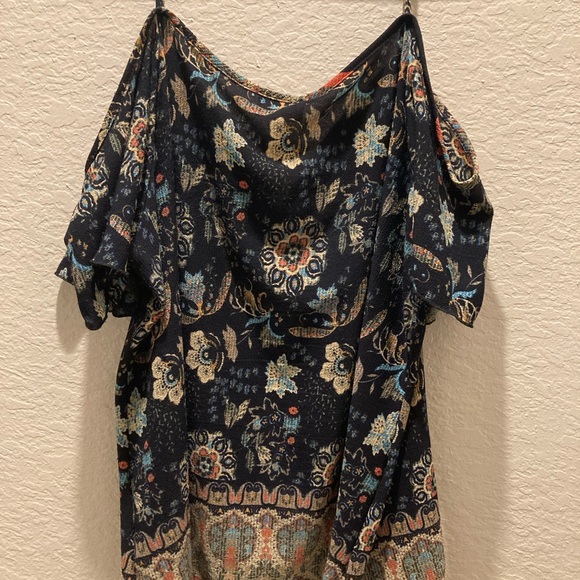 Cold Shoulder Blouse - Picture 2 of 3